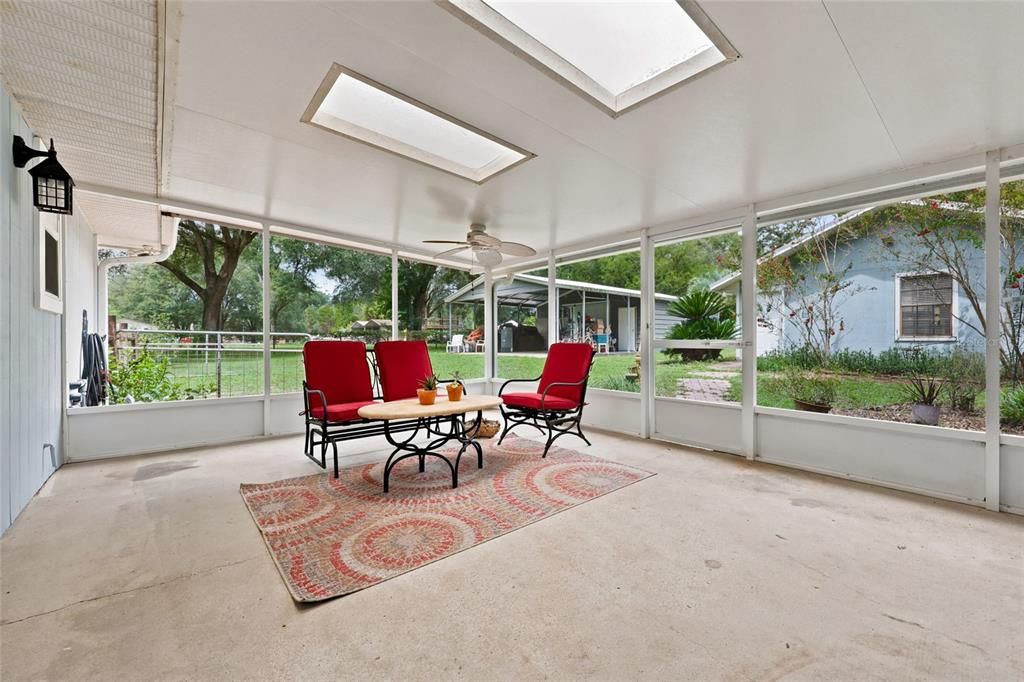 En Venta: $379,000 (3 camas, 2 baños, 1936 Pies cuadrados)