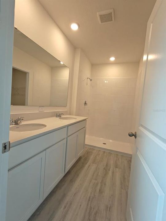 For Rent: $2,500 (4 beds, 2 baths, 1720 Square Feet)