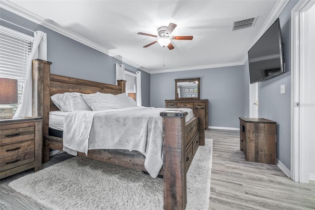 For Sale: $319,900 (3 beds, 2 baths, 1756 Square Feet)