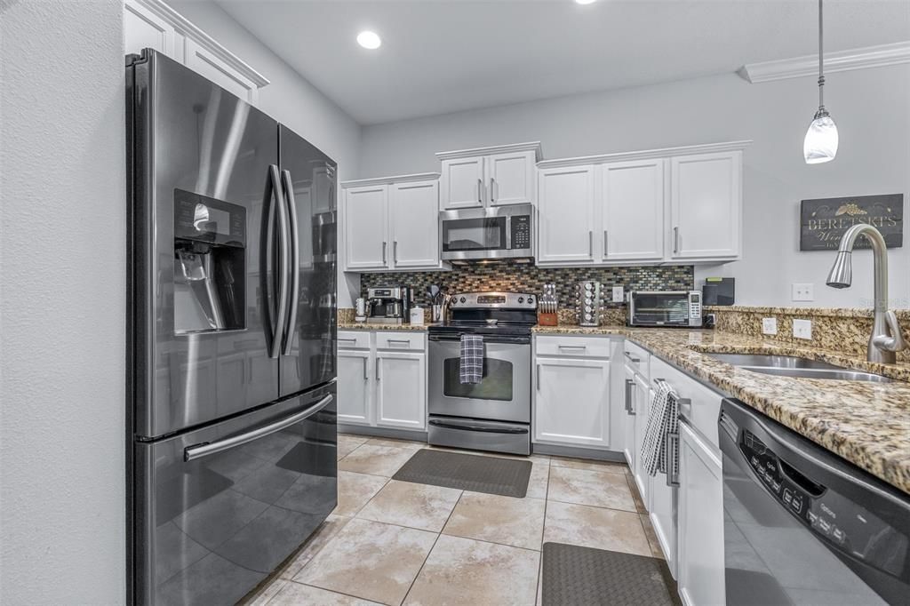 For Sale: $319,900 (3 beds, 2 baths, 1756 Square Feet)