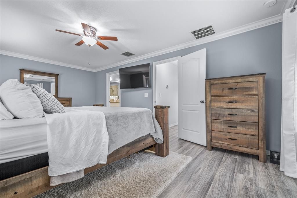 For Sale: $319,900 (3 beds, 2 baths, 1756 Square Feet)