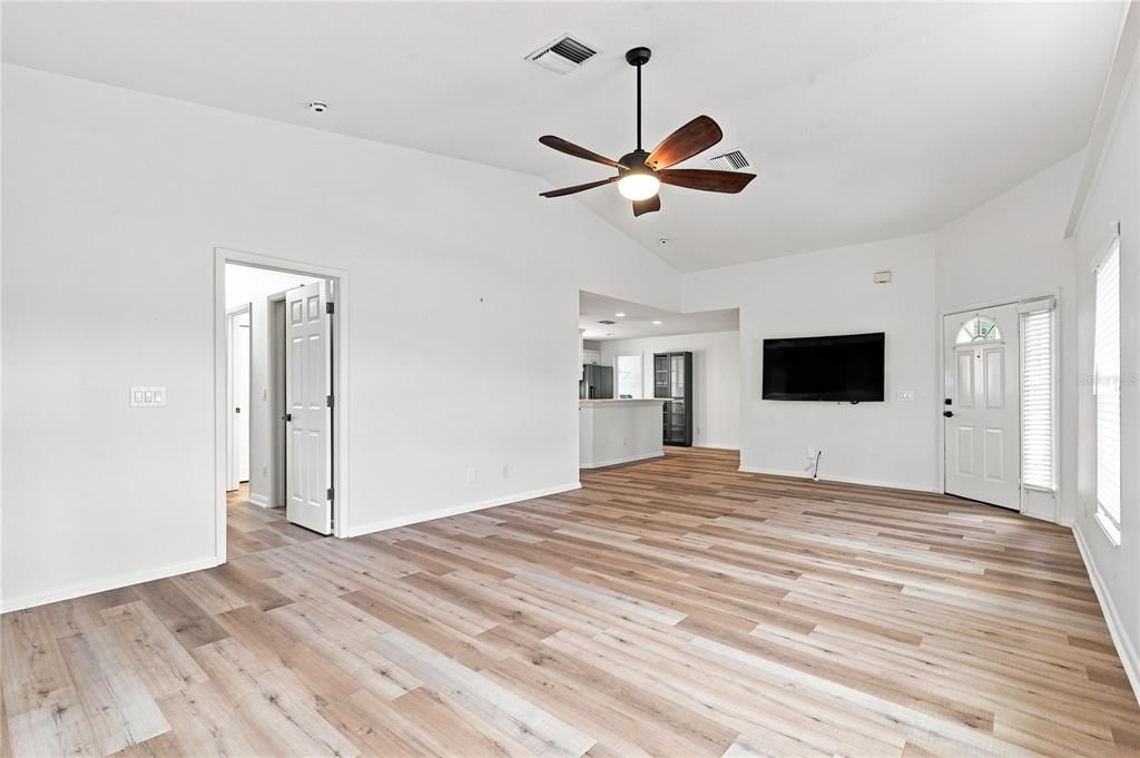 En Venta: $318,000 (3 camas, 2 baños, 1512 Pies cuadrados)