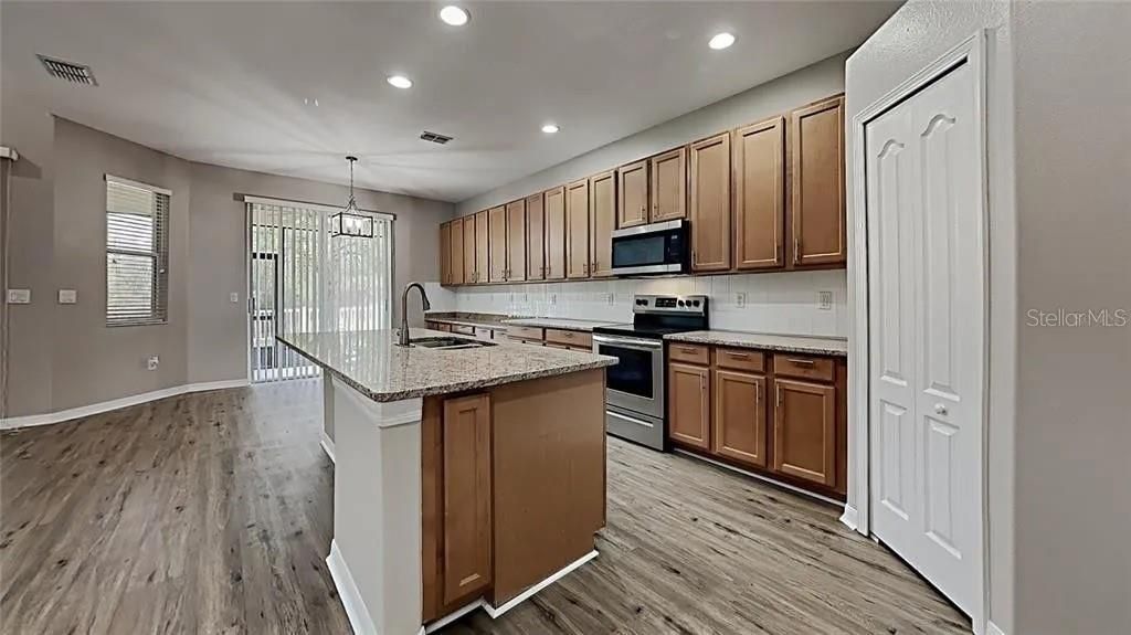 For Sale: $505,000 (5 beds, 4 baths, 2652 Square Feet)