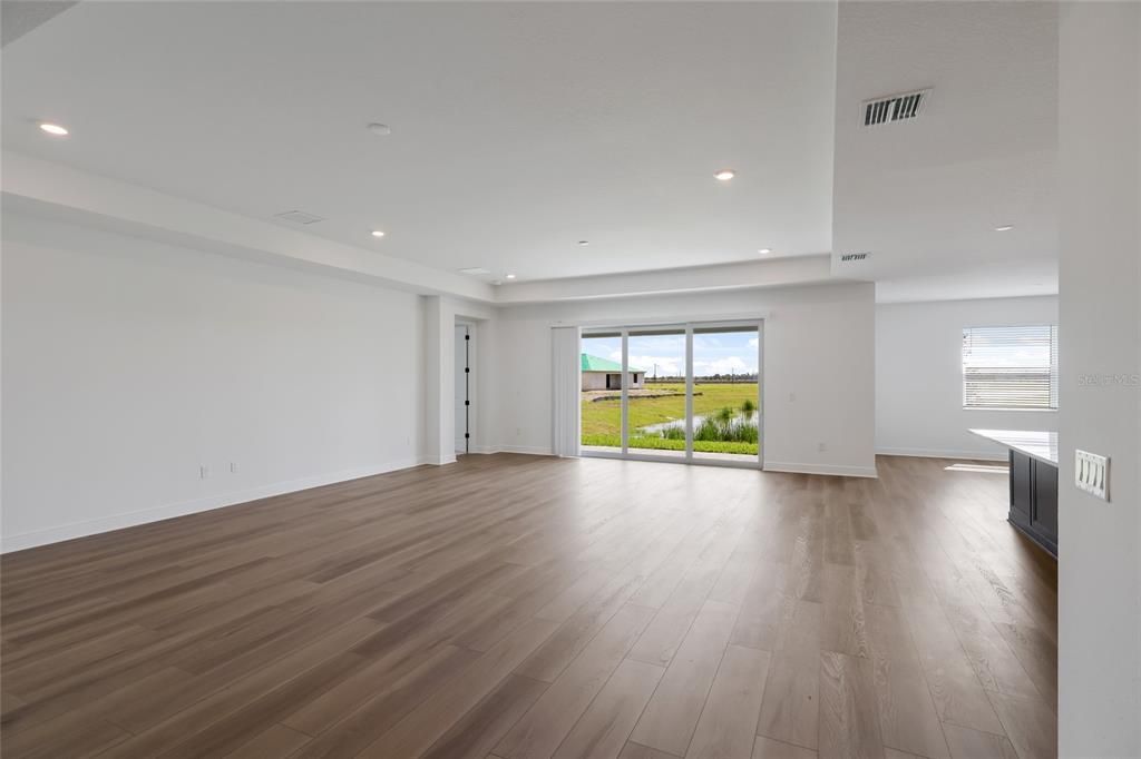 En Venta: $969,999 (4 camas, 4 baños, 3858 Pies cuadrados)