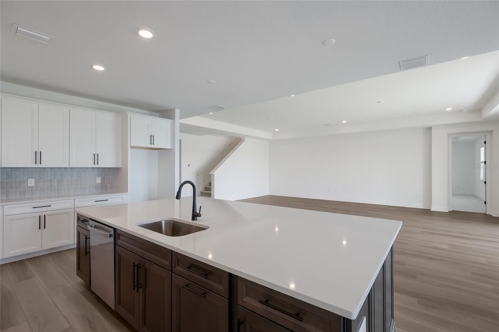 En Venta: $969,999 (4 camas, 4 baños, 3858 Pies cuadrados)