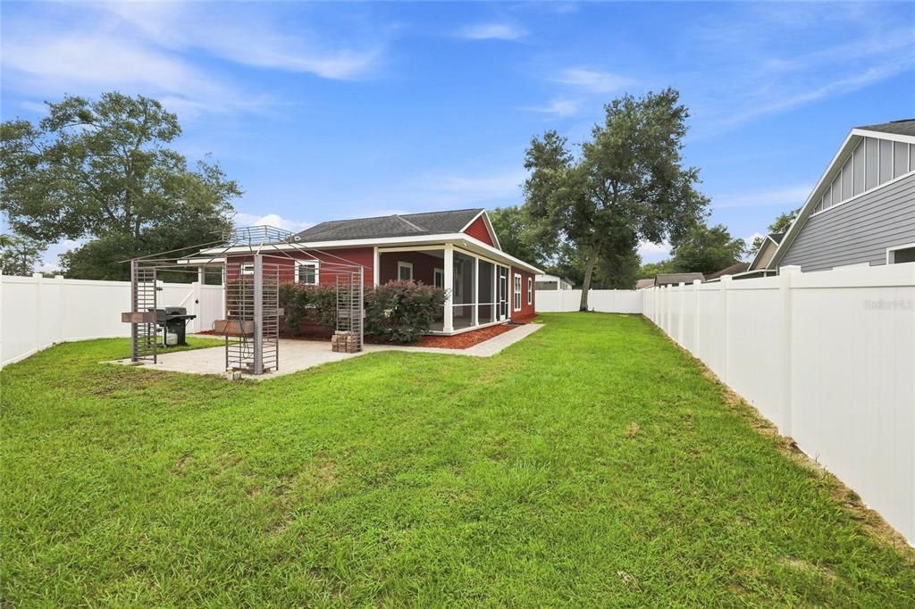 For Sale: $300,000 (3 beds, 2 baths, 1526 Square Feet)