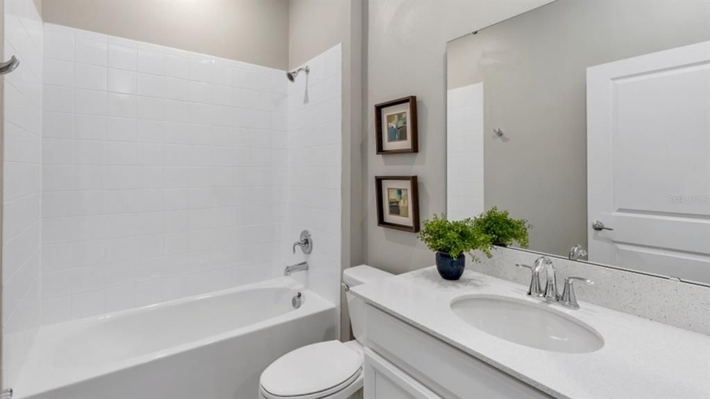 En Venta: $462,990 (4 camas, 3 baños, 2462 Pies cuadrados)