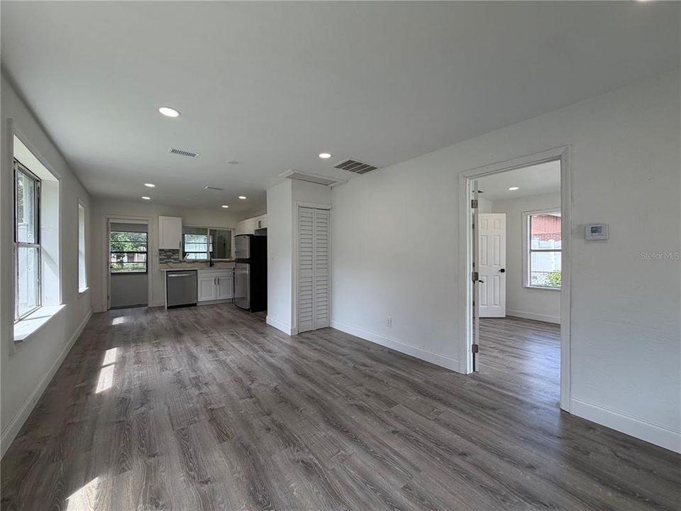 For Sale: $225,900 (4 beds, 2 baths, 1252 Square Feet)
