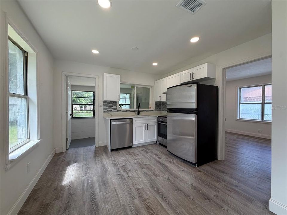 For Sale: $225,900 (4 beds, 2 baths, 1252 Square Feet)