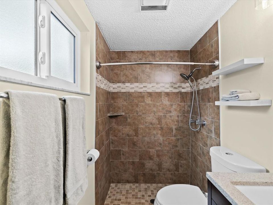 На продажу: $305,000 (3 спален, 2 ванн, 1665 Квадратных фут)