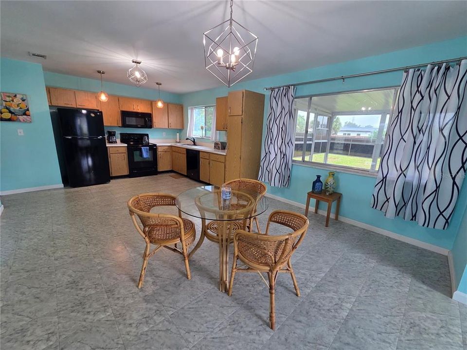 На продажу: $245,000 (3 спален, 2 ванн, 1344 Квадратных фут)