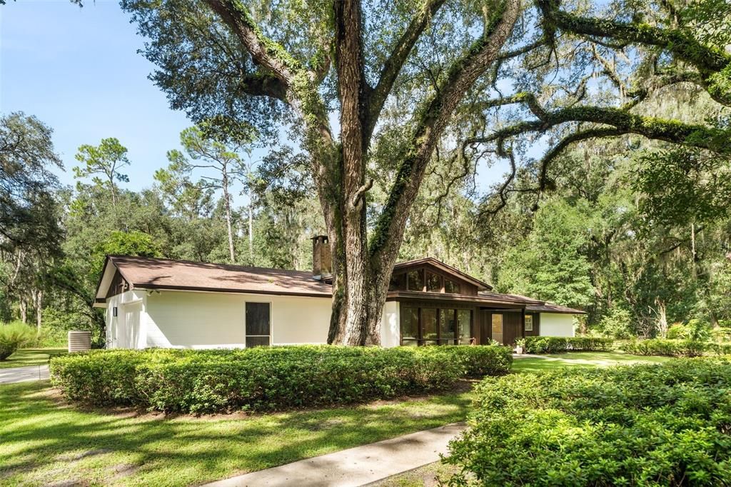 For Sale: $625,000 (4 beds, 2 baths, 2046 Square Feet)