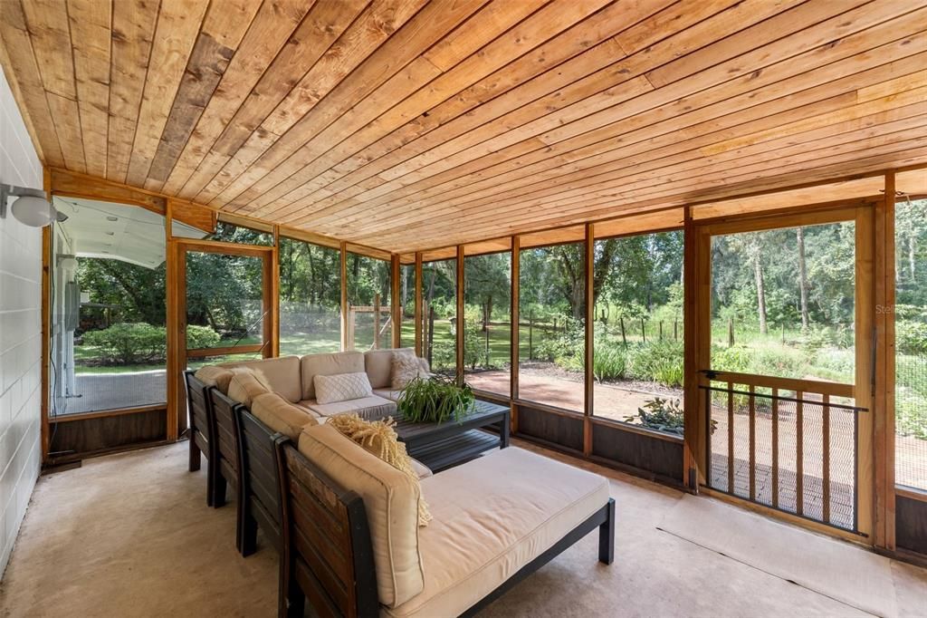 For Sale: $625,000 (4 beds, 2 baths, 2046 Square Feet)