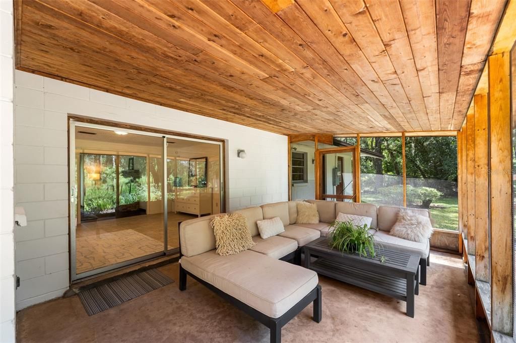 For Sale: $625,000 (4 beds, 2 baths, 2046 Square Feet)