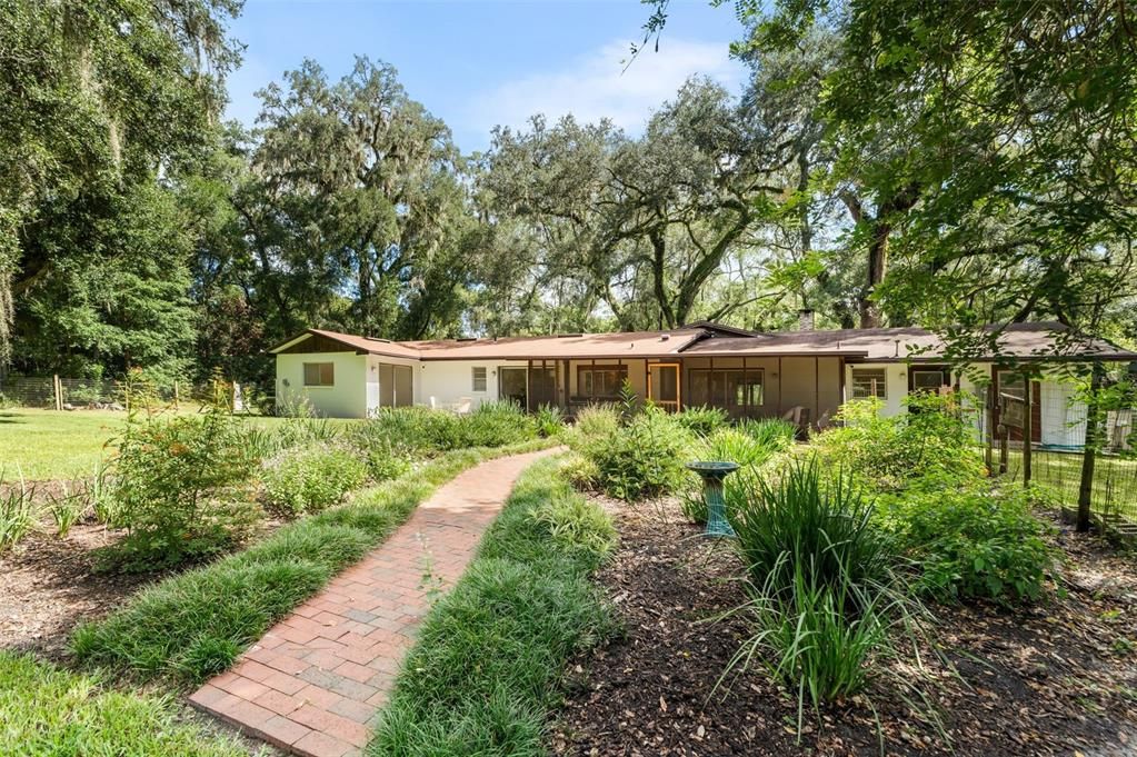 For Sale: $625,000 (4 beds, 2 baths, 2046 Square Feet)