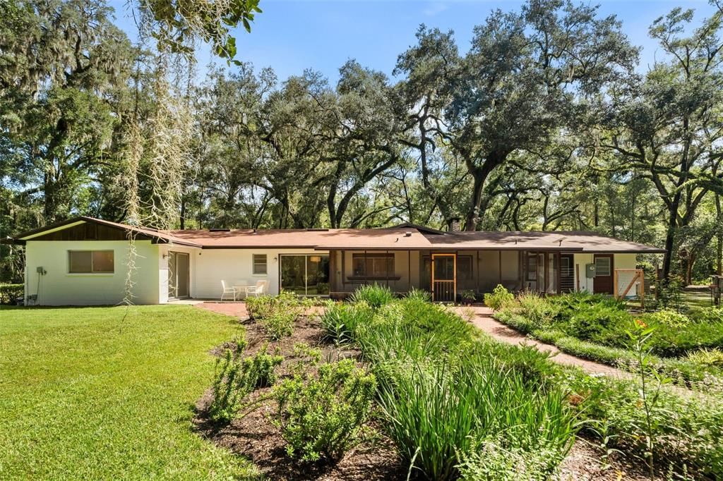For Sale: $625,000 (4 beds, 2 baths, 2046 Square Feet)