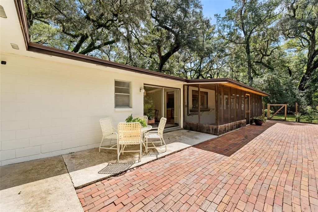For Sale: $625,000 (4 beds, 2 baths, 2046 Square Feet)