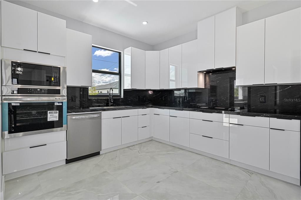 En Venta: $469,900 (3 camas, 3 baños, 1754 Pies cuadrados)