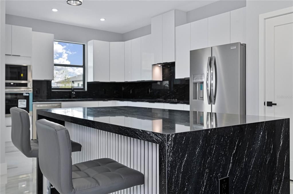 En Venta: $469,900 (3 camas, 3 baños, 1754 Pies cuadrados)