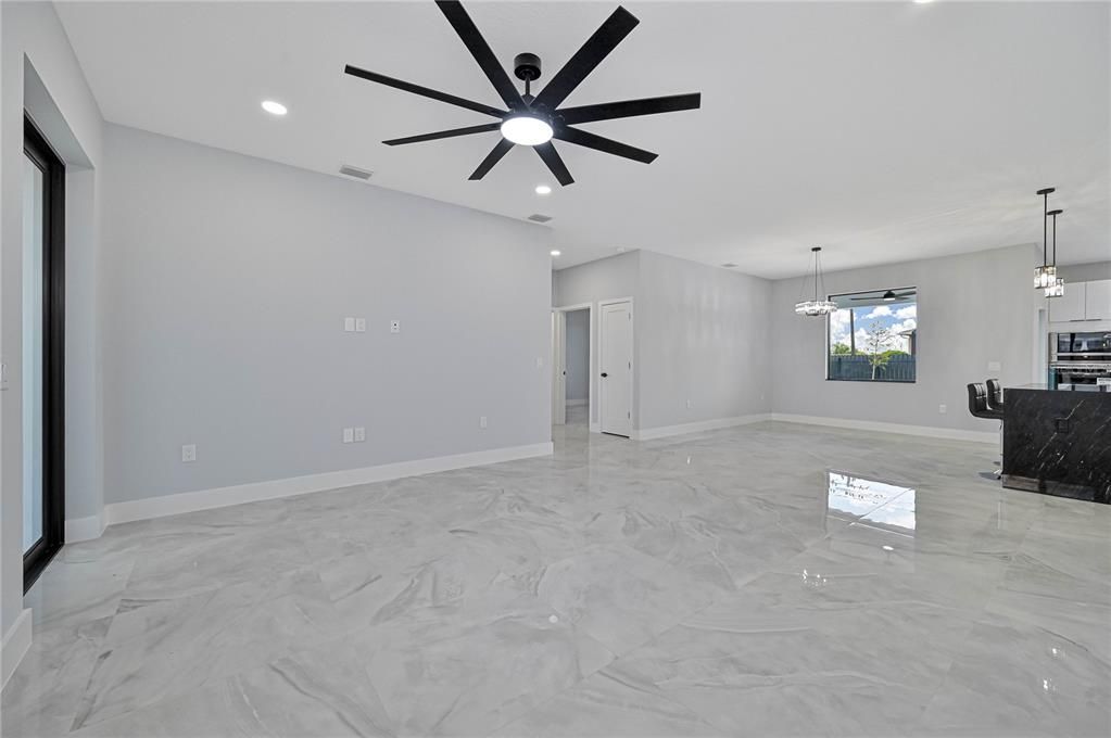 En Venta: $469,900 (3 camas, 3 baños, 1754 Pies cuadrados)