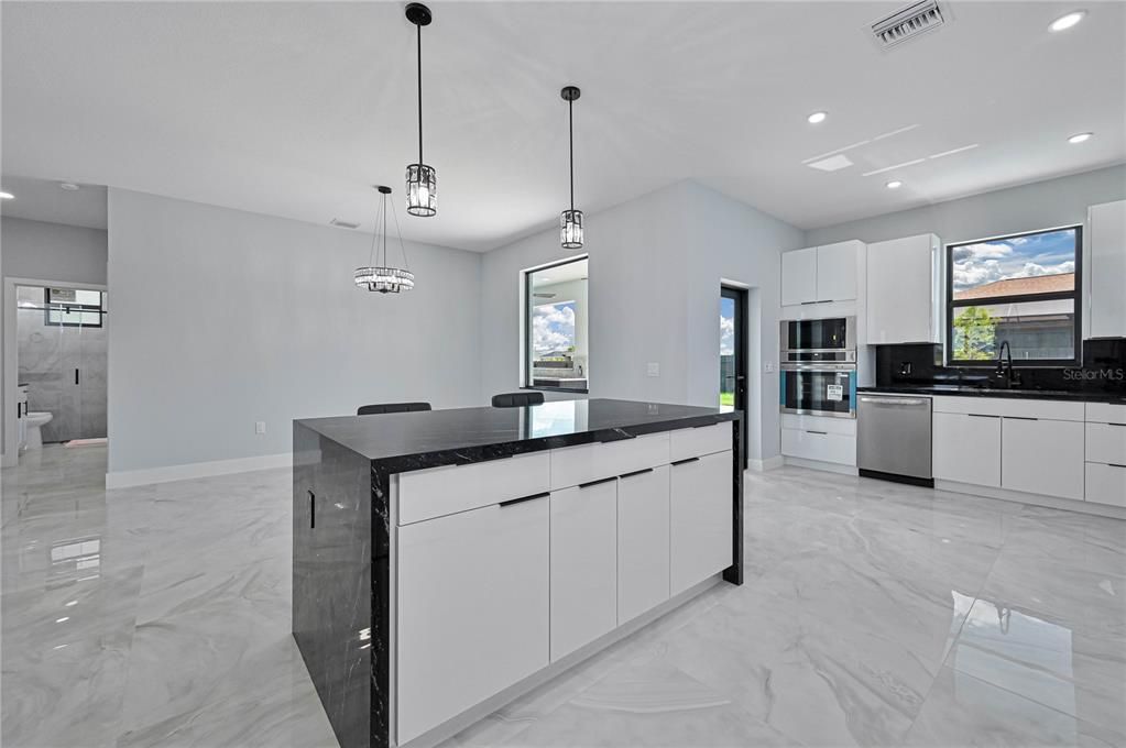 En Venta: $469,900 (3 camas, 3 baños, 1754 Pies cuadrados)