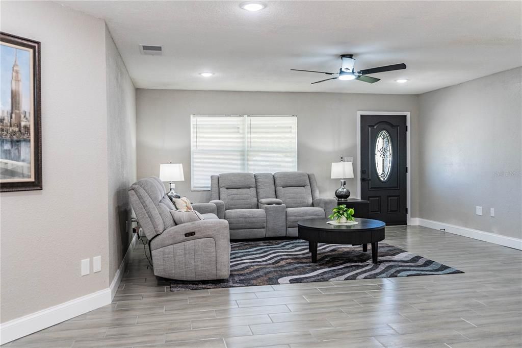 For Sale: $415,000 (4 beds, 3 baths, 1735 Square Feet)