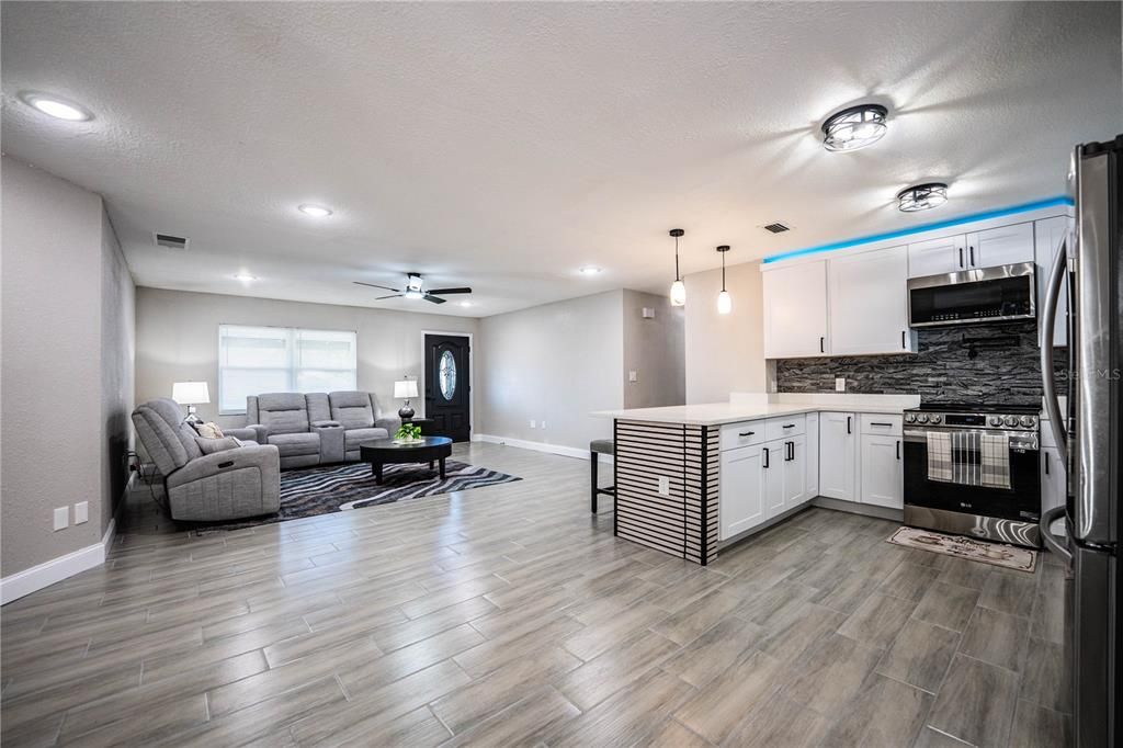 For Sale: $415,000 (4 beds, 3 baths, 1735 Square Feet)