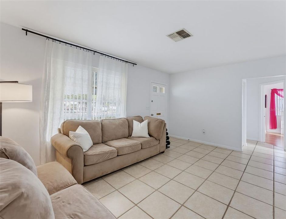 For Sale: $249,900 (3 beds, 2 baths, 1360 Square Feet)