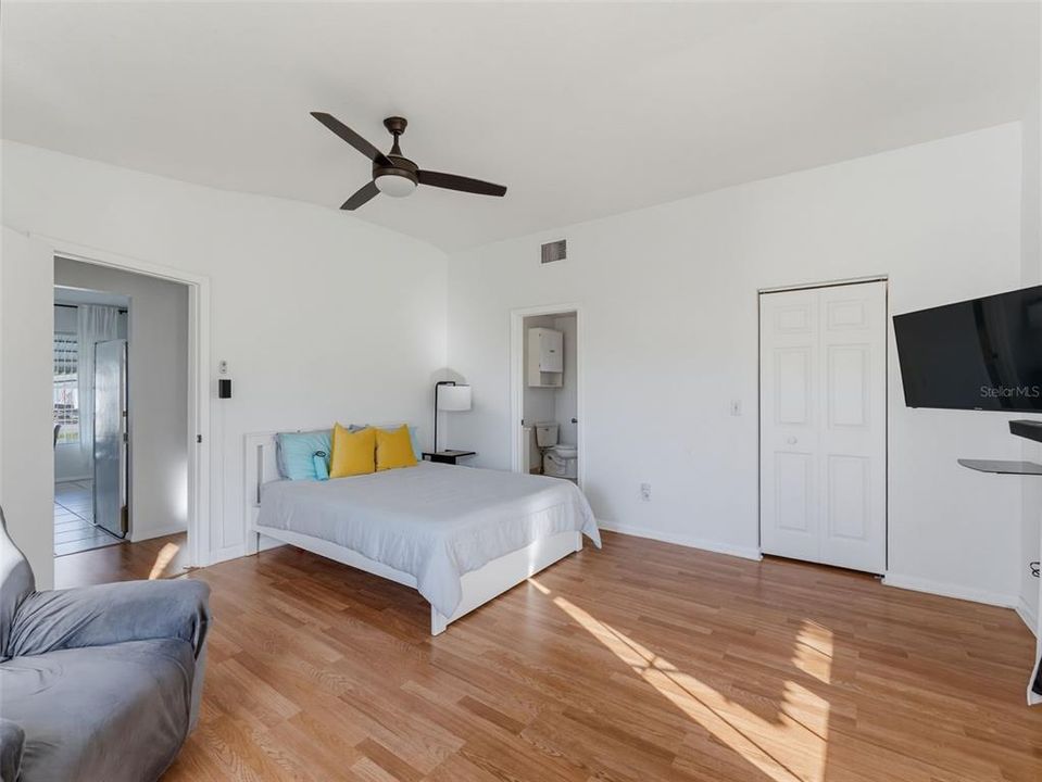 For Sale: $249,900 (3 beds, 2 baths, 1360 Square Feet)