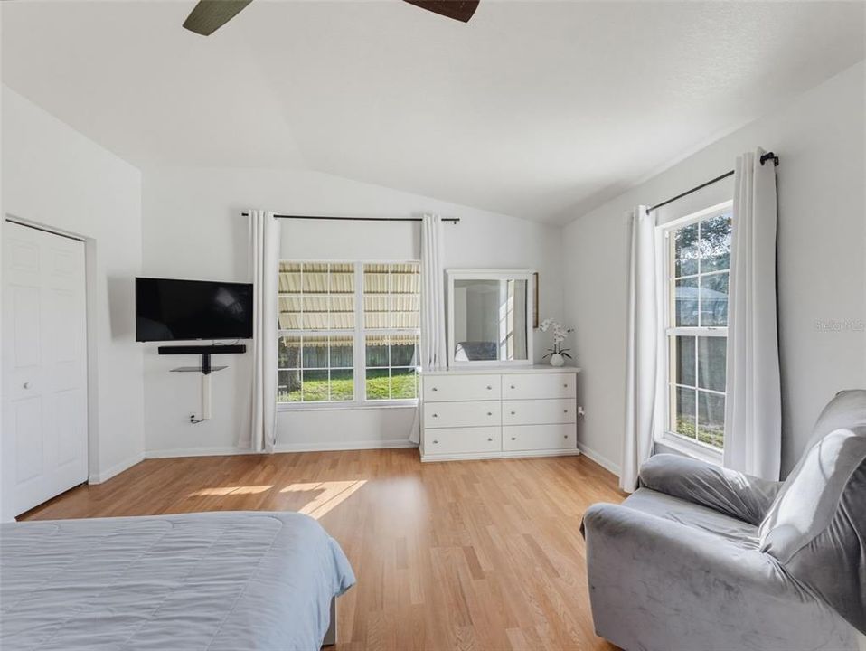 For Sale: $249,900 (3 beds, 2 baths, 1360 Square Feet)