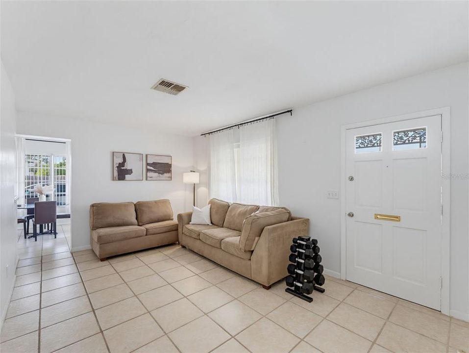 For Sale: $249,900 (3 beds, 2 baths, 1360 Square Feet)