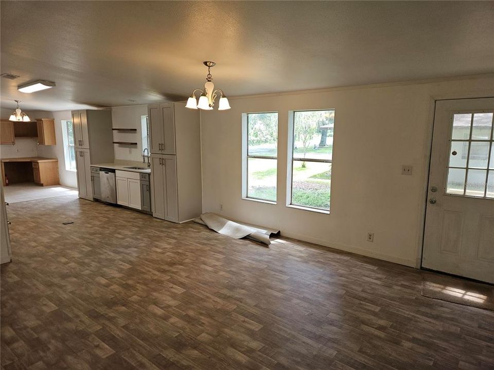 For Sale: $189,000 (4 beds, 2 baths, 1700 Square Feet)