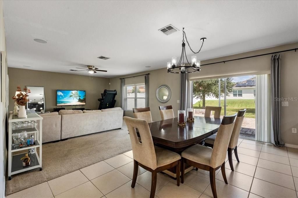 For Sale: $399,000 (4 beds, 3 baths, 2814 Square Feet)