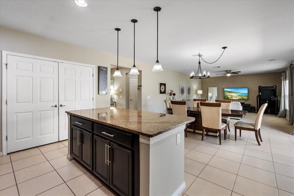 For Sale: $399,000 (4 beds, 3 baths, 2814 Square Feet)