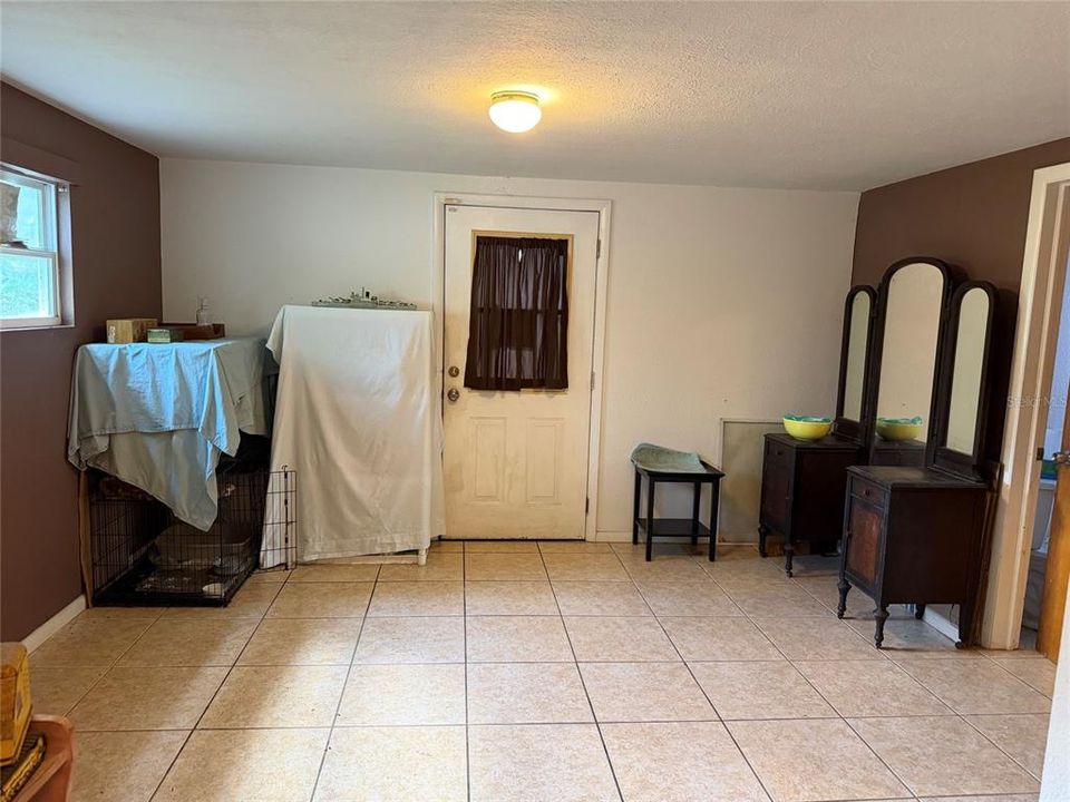 For Sale: $235,000 (3 beds, 2 baths, 1127 Square Feet)