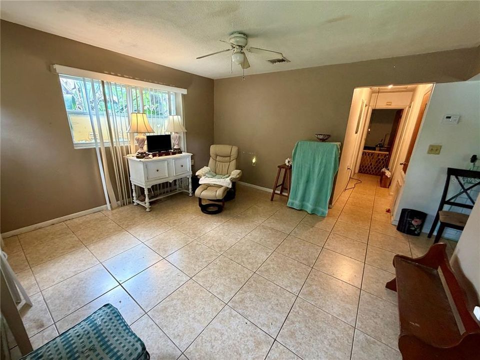 For Sale: $235,000 (3 beds, 2 baths, 1127 Square Feet)