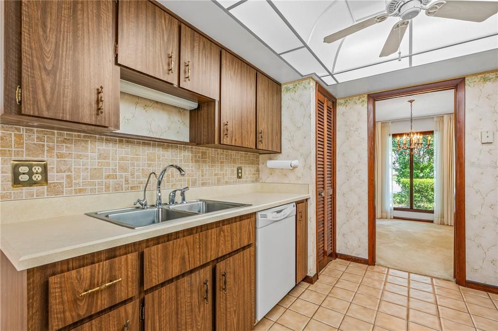 En Venta: $450,000 (3 camas, 2 baños, 2052 Pies cuadrados)