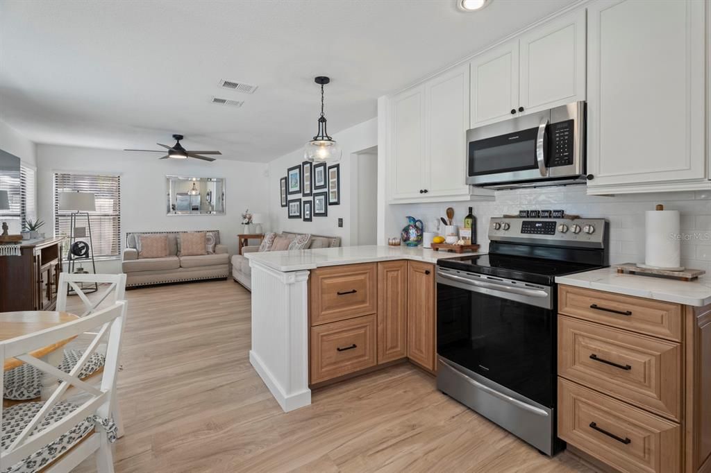 На продажу: $481,995 (3 спален, 2 ванн, 1705 Квадратных фут)