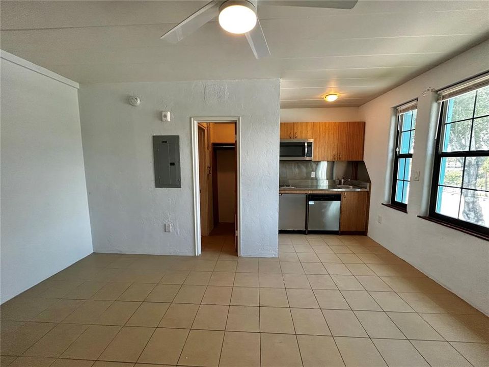 For Rent: $900 (0 beds, 1 baths, 350 Square Feet)