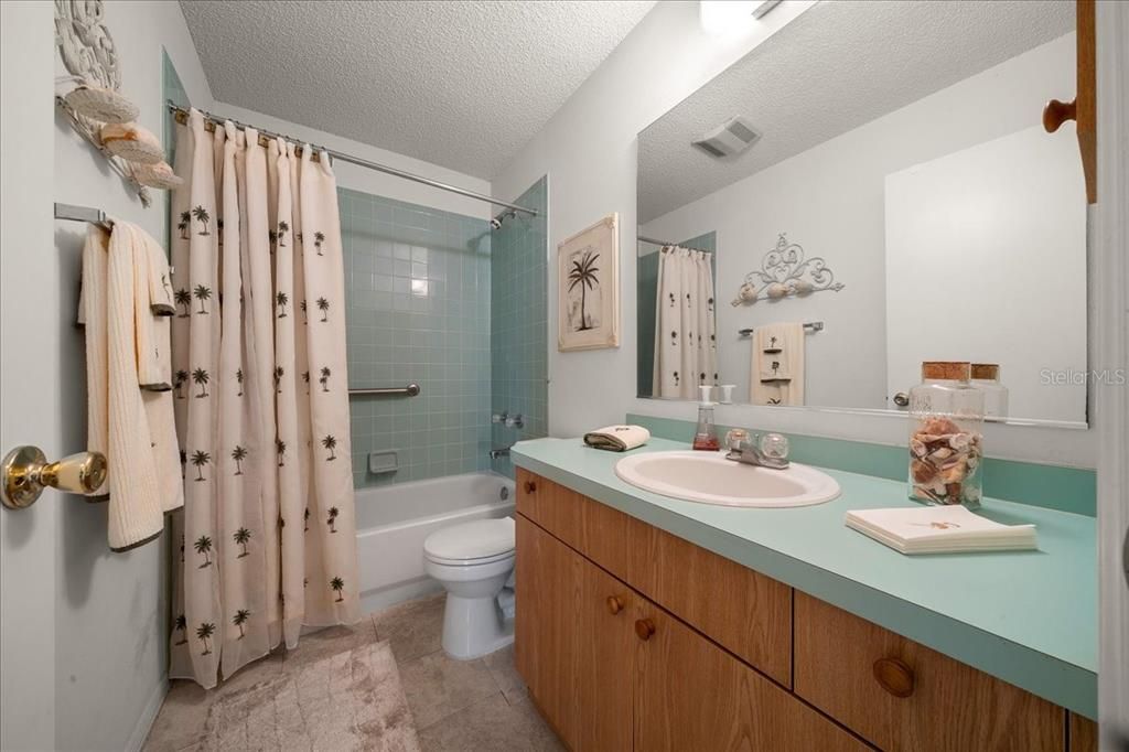 For Sale: $245,000 (2 beds, 2 baths, 1072 Square Feet)