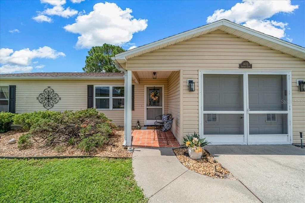 For Sale: $245,000 (2 beds, 2 baths, 1072 Square Feet)