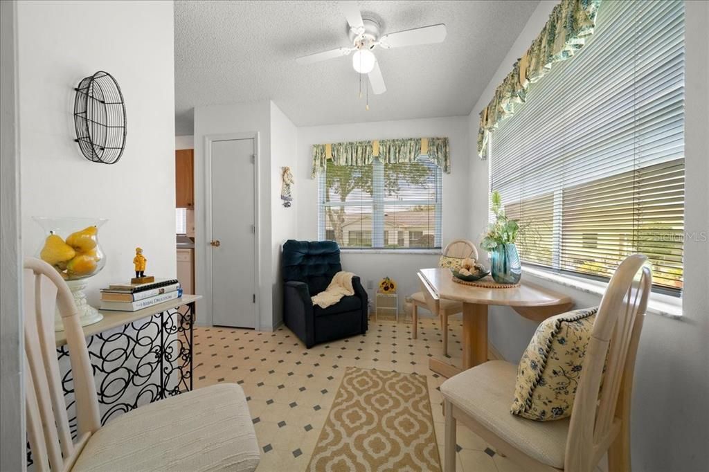 For Sale: $245,000 (2 beds, 2 baths, 1072 Square Feet)