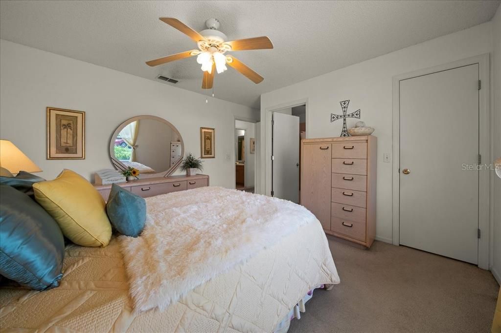 For Sale: $245,000 (2 beds, 2 baths, 1072 Square Feet)