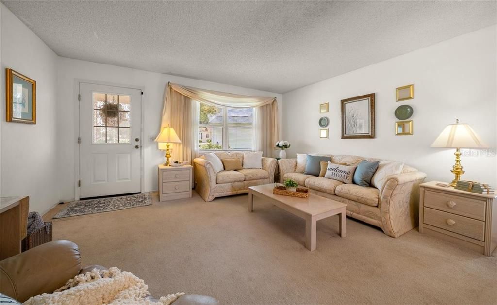 For Sale: $245,000 (2 beds, 2 baths, 1072 Square Feet)