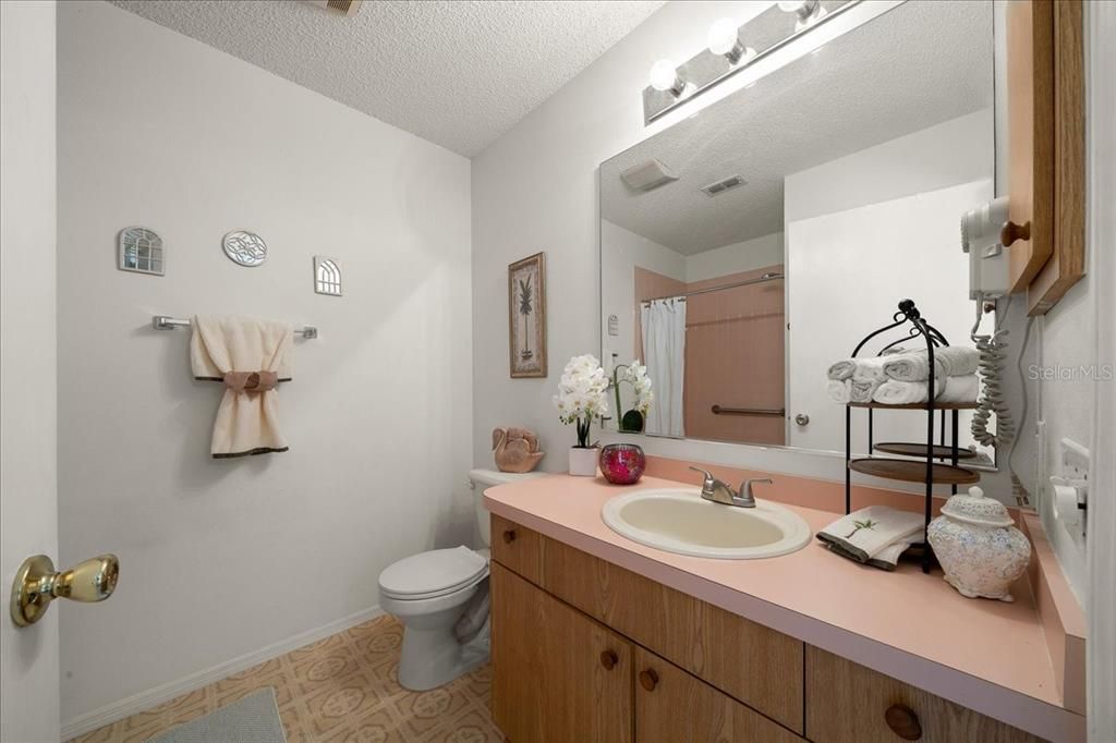 For Sale: $245,000 (2 beds, 2 baths, 1072 Square Feet)
