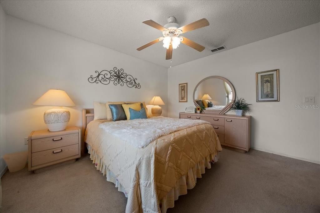 For Sale: $245,000 (2 beds, 2 baths, 1072 Square Feet)