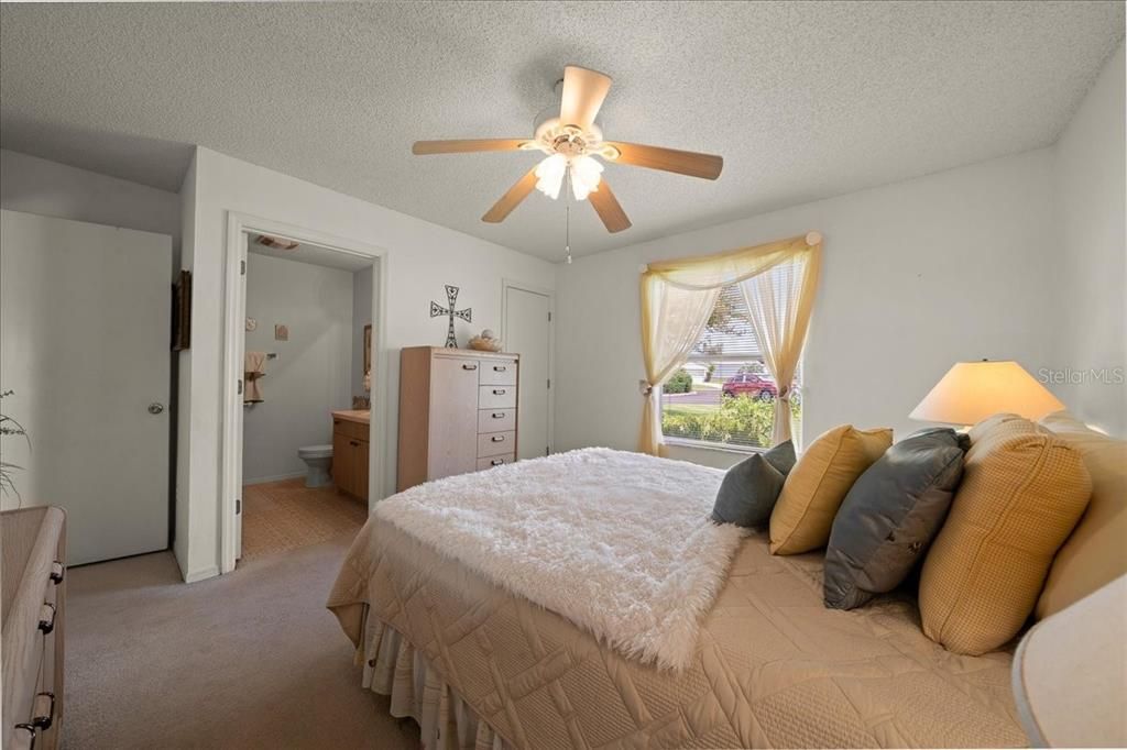 For Sale: $245,000 (2 beds, 2 baths, 1072 Square Feet)