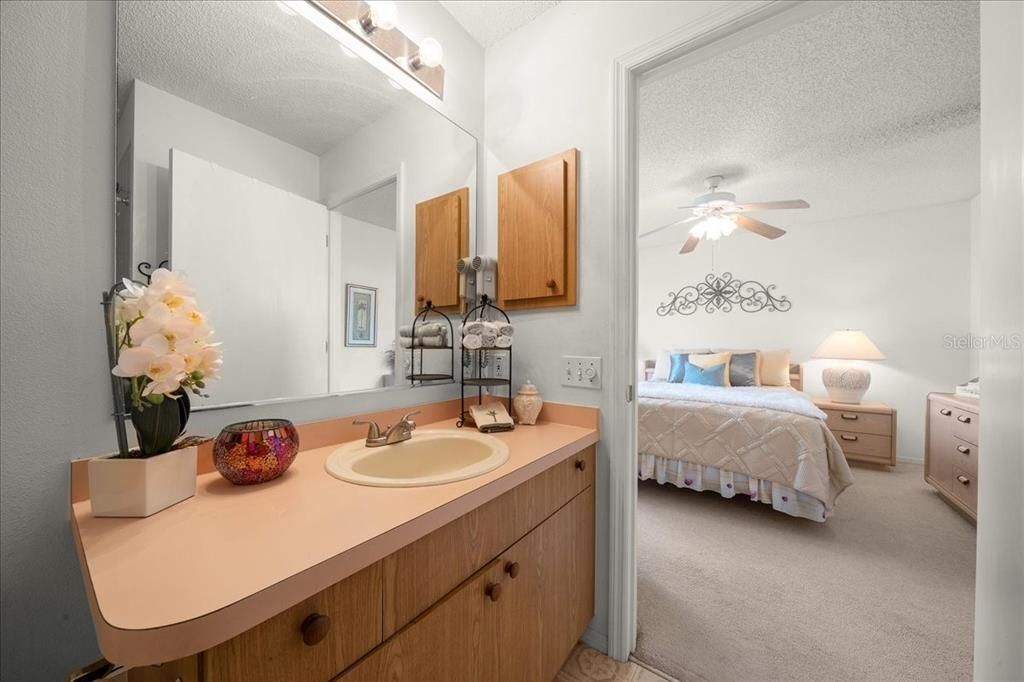 For Sale: $245,000 (2 beds, 2 baths, 1072 Square Feet)