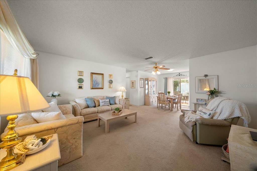 For Sale: $245,000 (2 beds, 2 baths, 1072 Square Feet)