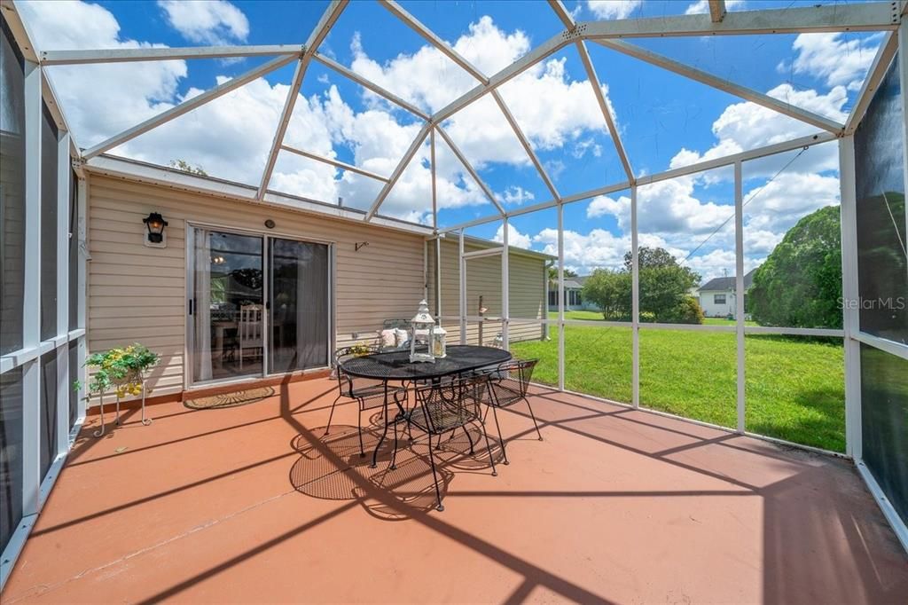 For Sale: $245,000 (2 beds, 2 baths, 1072 Square Feet)